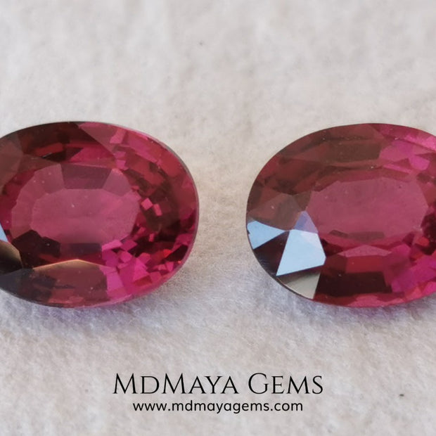 Purple Red Rhodolite Pair, 3.95 ct, oval cut. This affordable gems of rhodolites show the best color you can find in rhodolites garnets. It has a very good size and they will look incredibly beautiful on some earrings or on a pair of cufflinks.