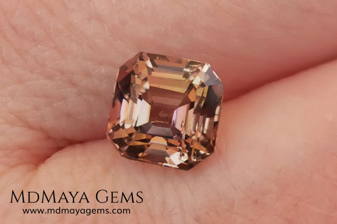 Rose Gold Bicolor tourmaline. Asscher cut 2.62 ct.  Bicolor tourmaline, whose two colors are a greenish yellow and a reddish pink. Once the light falls on the crown of the gem, these colors mix, resulting in a very elegant and saturated golden copper. Thanks to its color, its good cut quality and proportions, it will be an exceptional gem to mount on any type of jewel.