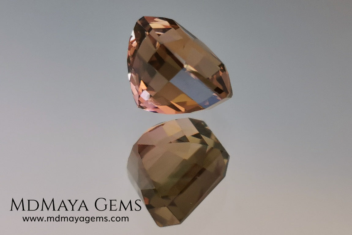 Rose Gold Bicolor tourmaline. Asscher cut 2.62 ct.  Bicolor tourmaline, whose two colors are a greenish yellow and a reddish pink. Once the light falls on the crown of the gem, these colors mix, resulting in a very elegant and saturated golden copper. Thanks to its color, its good cut quality and proportions, it will be an exceptional gem to mount on any type of jewel.