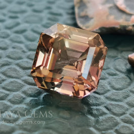 Rose Gold Bicolor tourmaline. Asscher cut 2.62 ct.  Bicolor tourmaline, whose two colors are a greenish yellow and a reddish pink. Once the light falls on the crown of the gem, these colors mix, resulting in a very elegant and saturated golden copper. Thanks to its color, its good cut quality and proportions, it will be an exceptional gem to mount on any type of jewel.