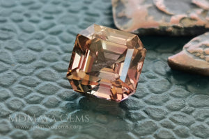 Rose Gold Bicolor tourmaline. Asscher cut 2.62 ct.  Bicolor tourmaline, whose two colors are a greenish yellow and a reddish pink. Once the light falls on the crown of the gem, these colors mix, resulting in a very elegant and saturated golden copper. Thanks to its color, its good cut quality and proportions, it will be an exceptional gem to mount on any type of jewel.