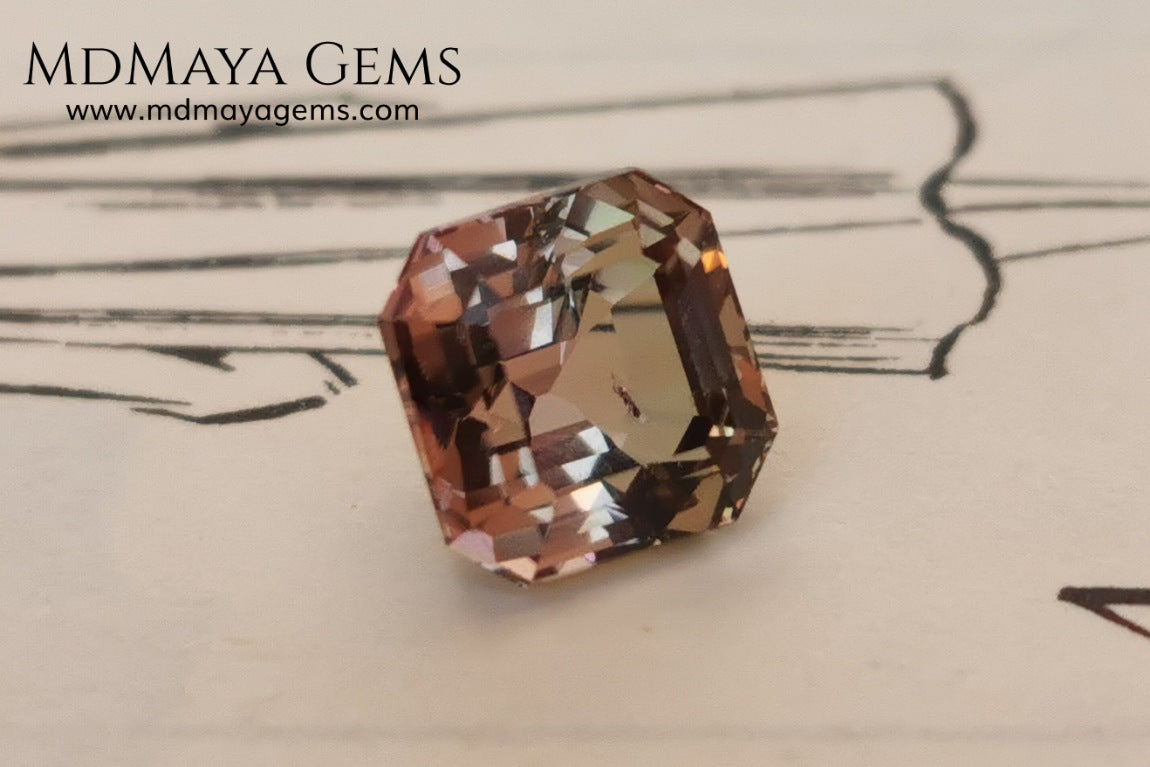Rose Gold Bicolor tourmaline. Asscher cut 2.62 ct.  Bicolor tourmaline, whose two colors are a greenish yellow and a reddish pink. Once the light falls on the crown of the gem, these colors mix, resulting in a very elegant and saturated golden copper. Thanks to its color, its good cut quality and proportions, it will be an exceptional gem to mount on any type of jewel.