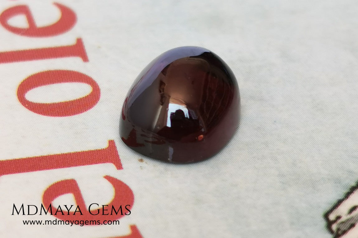 Perfect Natural Purple Red Rhodolite 7.30 ct, Cabochon Oval Cut. This amazing natural and untreated gemstone has a perfect cut and shape for any kind of jewelry. Don't miss it!