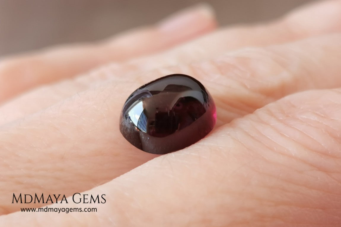 Perfect Natural Purple Red Rhodolite 7.30 ct, Cabochon Oval Cut. This amazing natural and untreated gemstone has a perfect cut and shape for any kind of jewelry. Don't miss it!