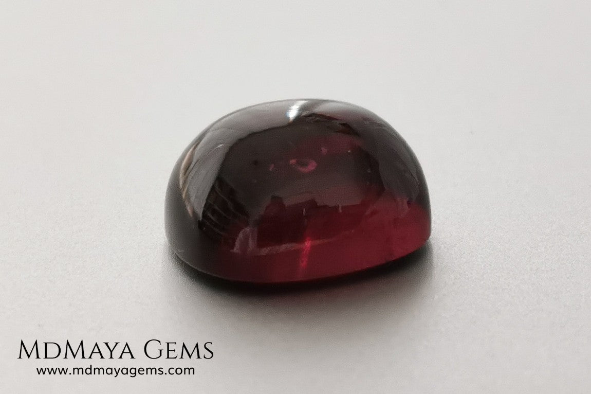 Perfect Natural Purple Red Rhodolite 7.30 ct, Cabochon Oval Cut. This amazing natural and untreated gemstone has a perfect cut and shape for any kind of jewelry. Don't miss it!