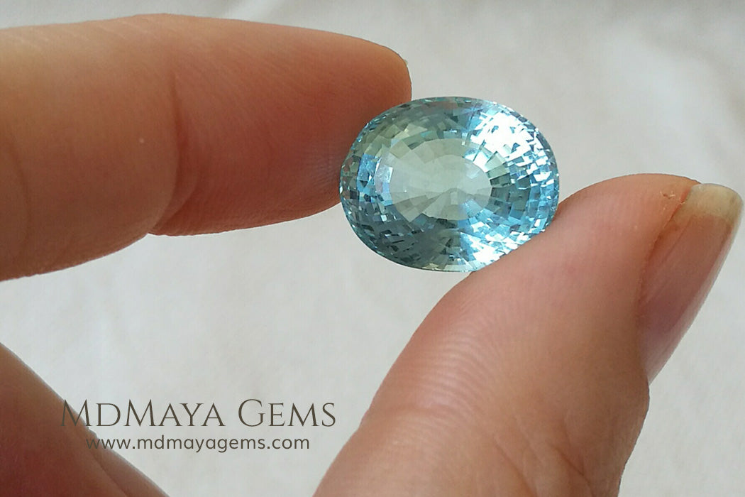 Large Aquamarine Oval cut 11.20 ct under daylight