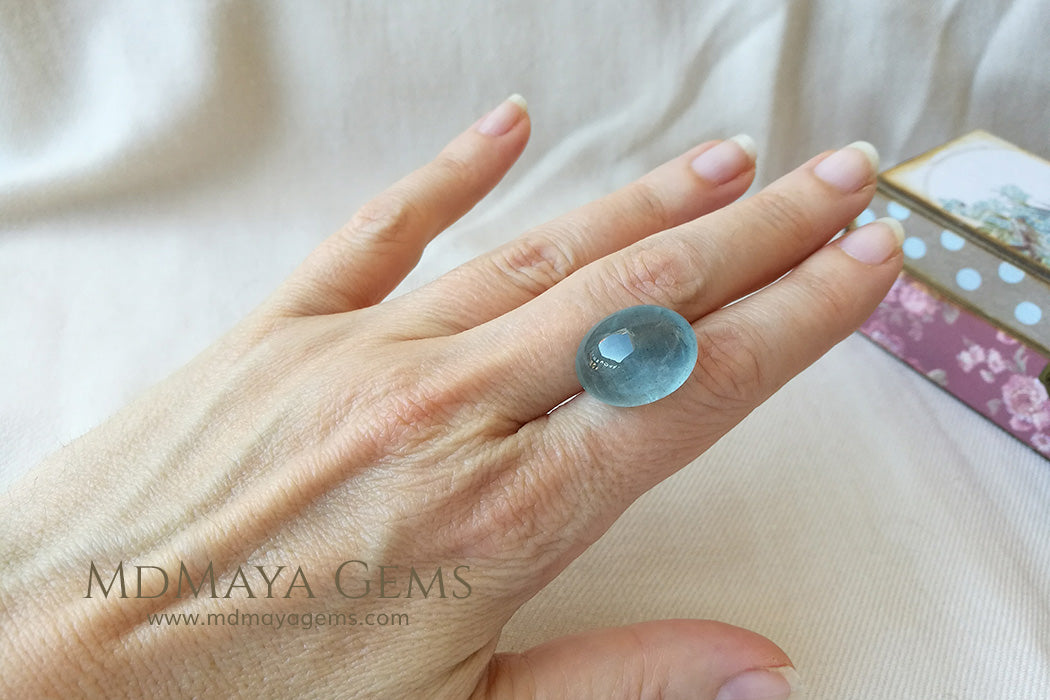 Extra large cabochon oval cat's eye Aquamarine 25.20 ct under daylight