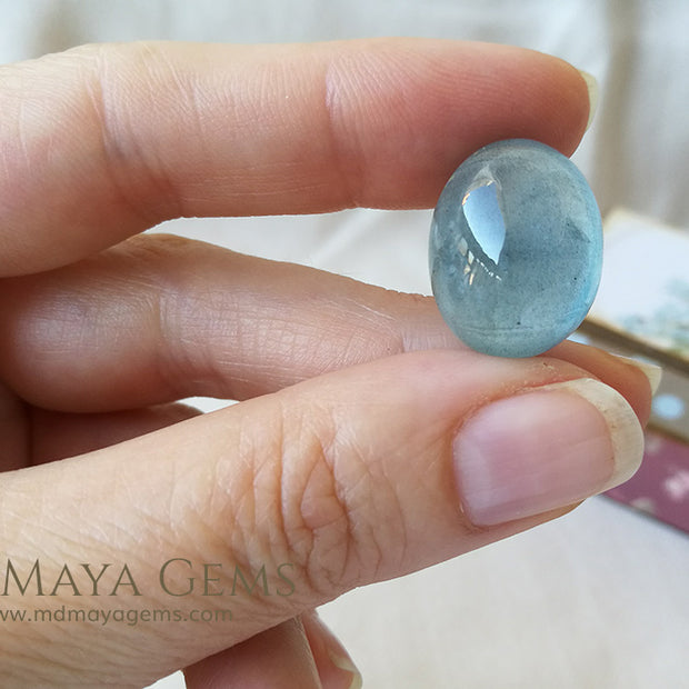Extra large cabochon oval cat's eye Aquamarine 25.20 ct under daylight