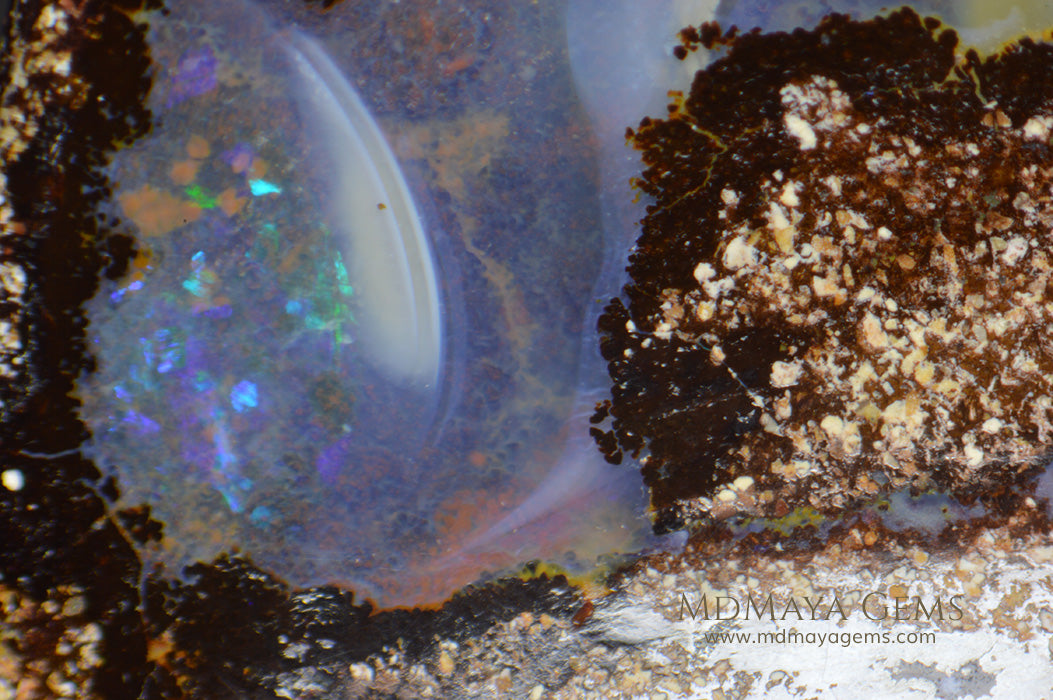 Yohaw Opal Stone 25.61 ct under microscope