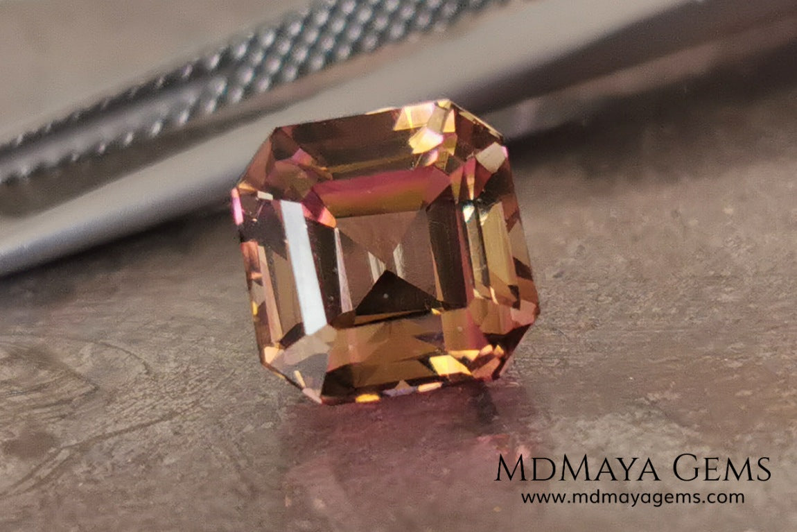 Bicolor, pink and gold tourmaline. Asscher cut. 2.21 ct.  This incredible natural gem has two colors, golden yellow and pink. Both colors coexist mixed, and once the light falls on it it is difficult to separate them; the mix is elegant and luxurious. Great cutting quality. Without a doubt it will be incredible in any piece of jewelry.
