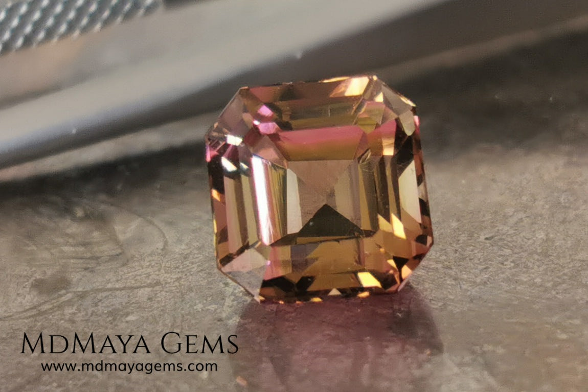Bicolor, pink and gold tourmaline. Asscher cut. 2.21 ct.  This incredible natural gem has two colors, golden yellow and pink. Both colors coexist mixed, and once the light falls on it it is difficult to separate them; the mix is elegant and luxurious. Great cutting quality. Without a doubt it will be incredible in any piece of jewelry.
