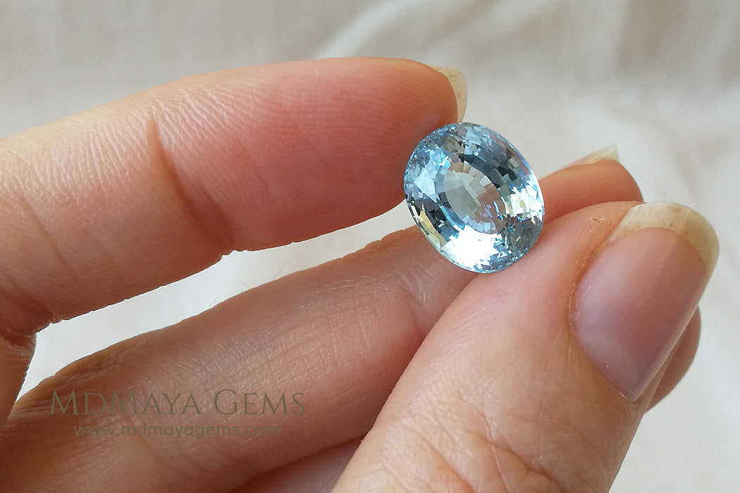 Fine blue Aquamarine Oval cut 5.87 ct under daylight