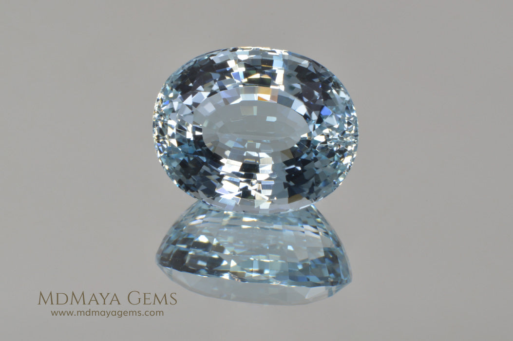Fine Blue Aquamarine Oval cut 5.87 ct