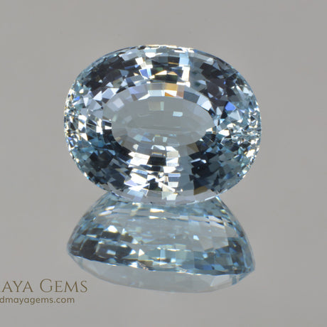 Fine Blue Aquamarine Oval cut 5.87 ct