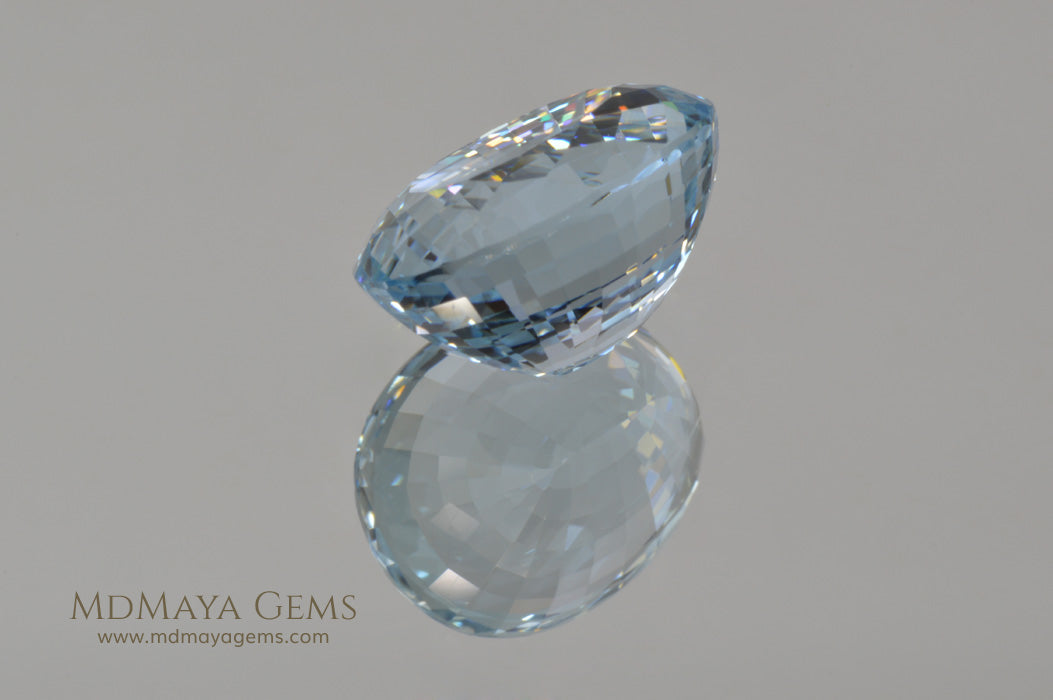 Fine Blue Aquamarine Oval cut 5.87 ct