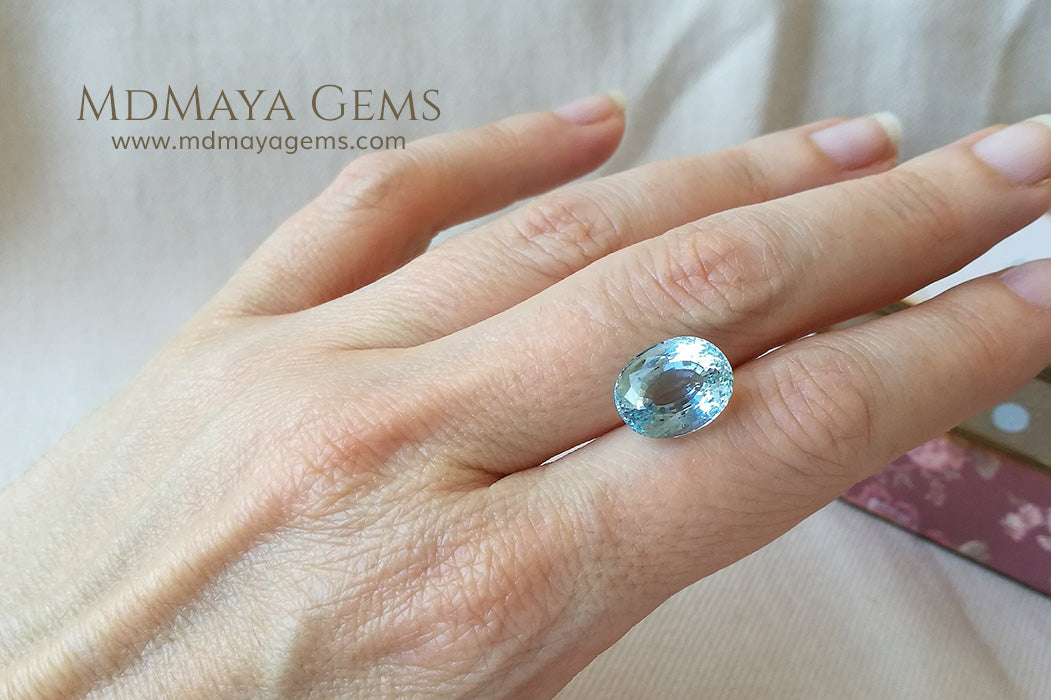 Fine blue Aquamarine Oval cut 5.87 ct under daylight