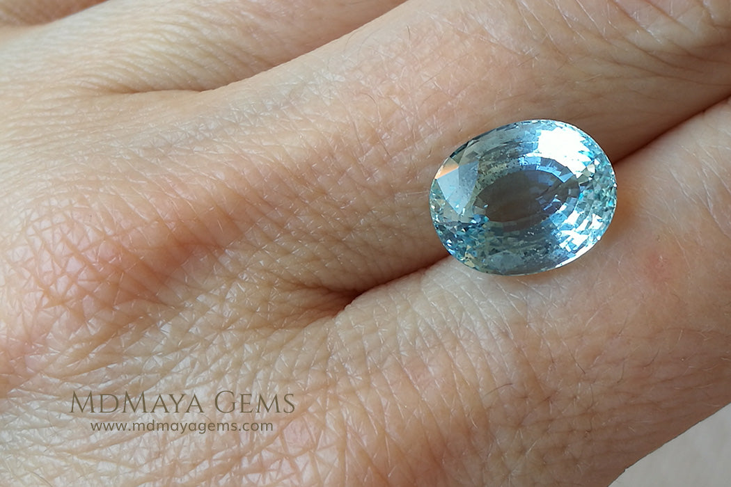 Fine blue Aquamarine Oval cut 5.87 ct under daylight