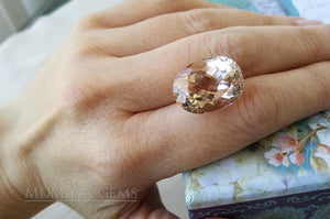 Sparkling Light Brown Topaz 22.35 ct perfect for an engagement ring (under daylight)