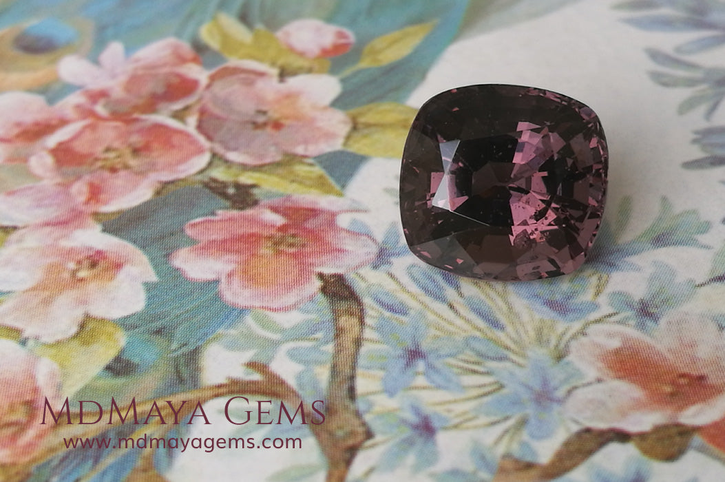 Large dark grayish reddish purple Spinel 5.30 ct under daylight