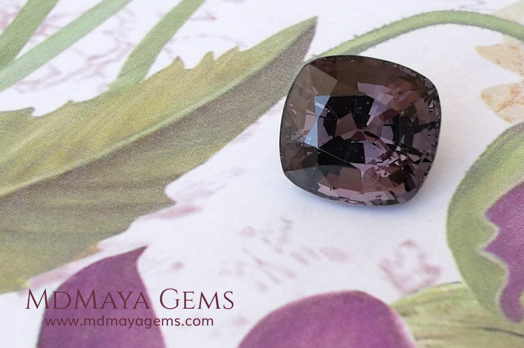 Large dark grayish reddish purple Spinel 5.30 ct under daylight