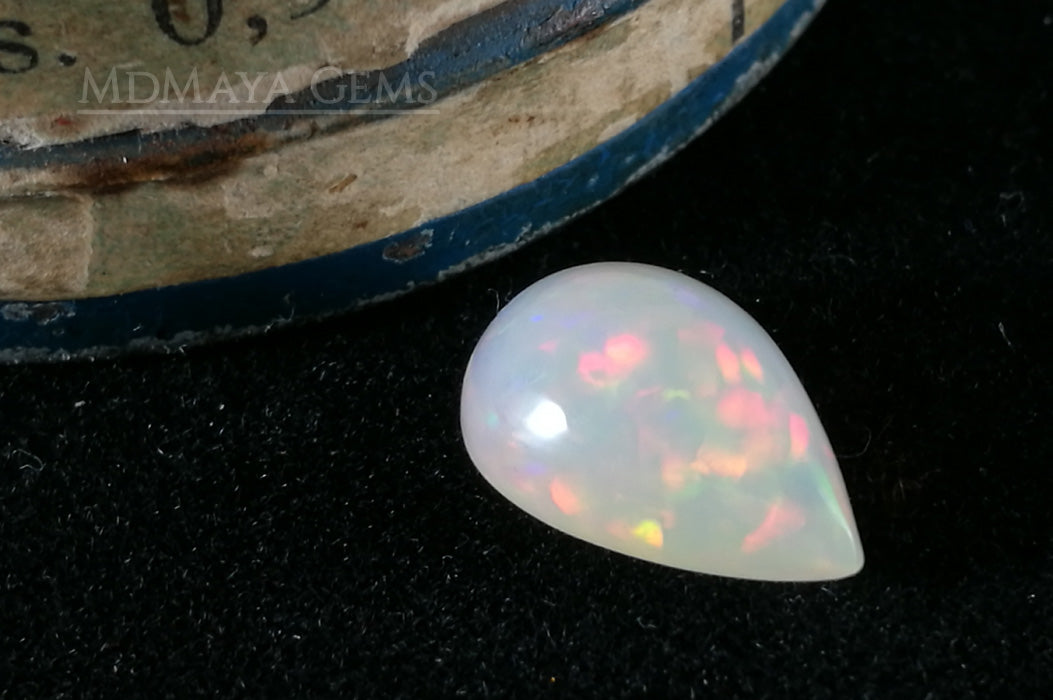 Elegant light crystal Welo opal 2.77 ct with firework pattern