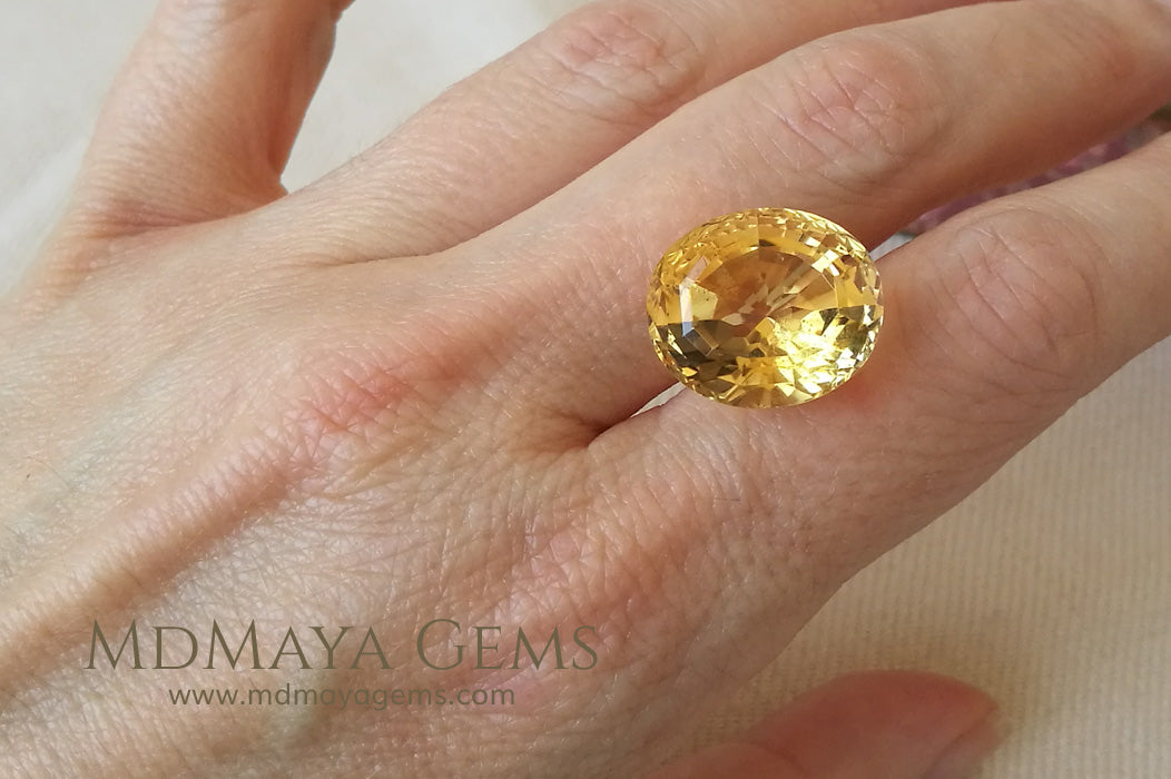 Big and Fantastic Golden Yellow Citrine. Oval Cut. 17.43 ct