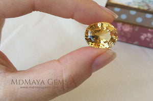 Big and Fantastic Golden Yellow Citrine. Oval Cut. 17.43 ct