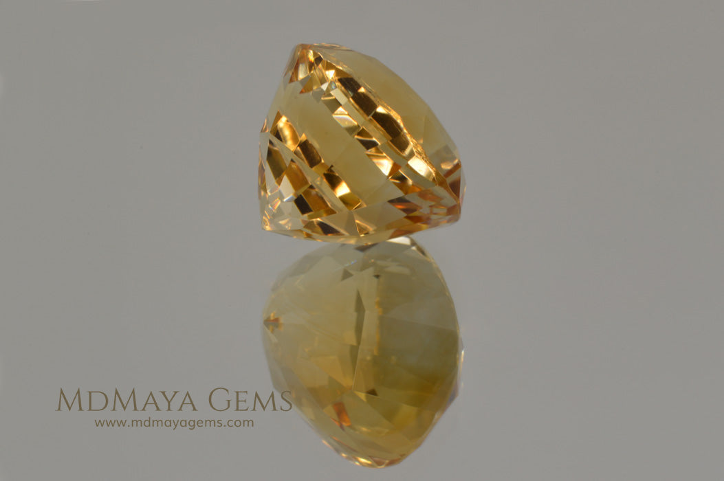 Big and Fantastic Golden Yellow Citrine. Oval Cut. 17.43 ct