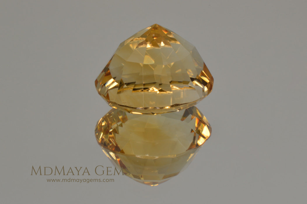 Big and Fantastic Golden Yellow Citrine. Oval Cut. 17.43 ct