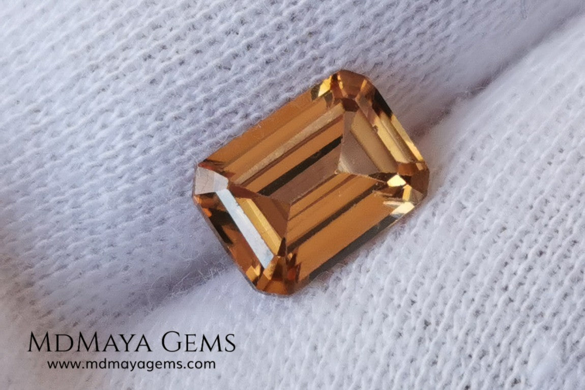 Beautiful golden zircon of 2.45 ct, emerald cut with beautiful color and a very balanced size, it will be perfect mounted on a ring. Amazing precious stone at an unbeatable price.