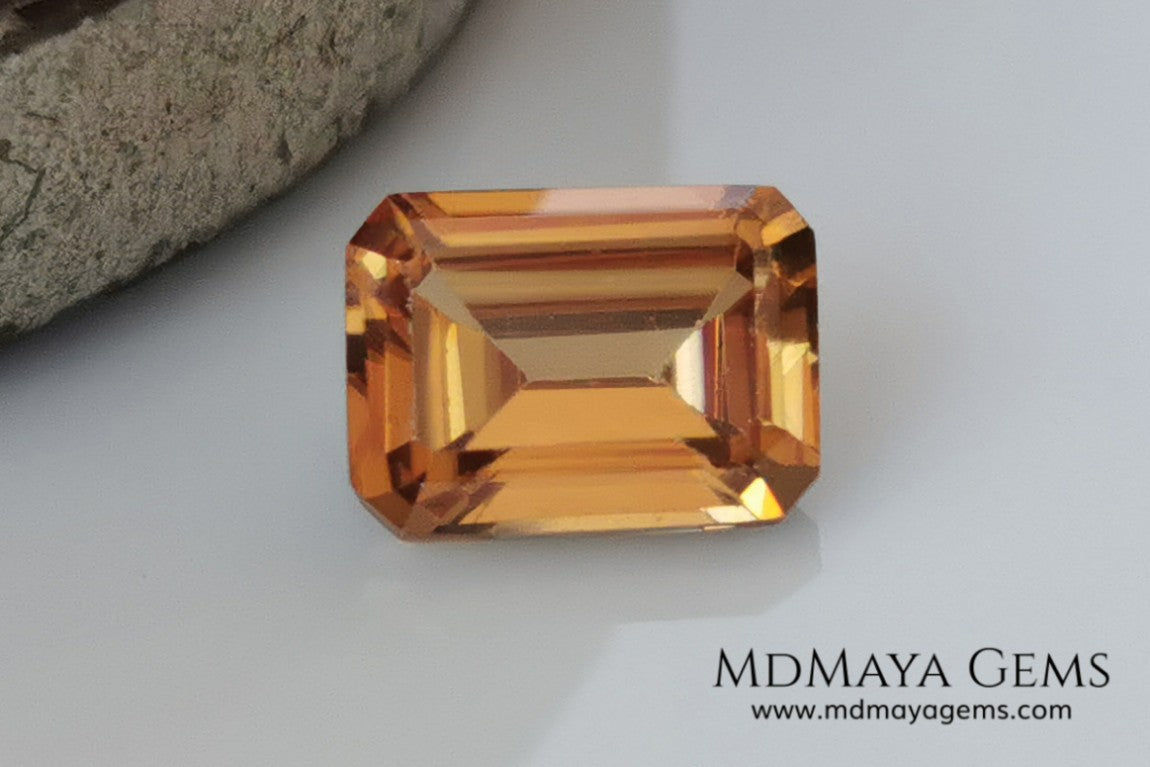 Beautiful golden zircon of 2.45 ct, emerald cut with beautiful color and a very balanced size, it will be perfect mounted on a ring. Amazing precious stone at an unbeatable price.