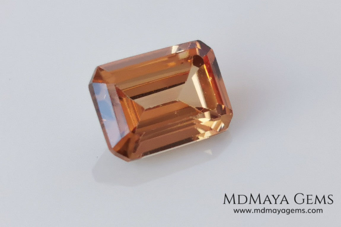 Beautiful golden zircon of 2.45 ct, emerald cut with beautiful color and a very balanced size, it will be perfect mounted on a ring. Amazing precious stone at an unbeatable price.