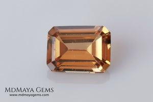 Beautiful golden zircon of 2.45 ct, emerald cut with beautiful color and a very balanced size, it will be perfect mounted on a ring. Amazing precious stone at an unbeatable price.