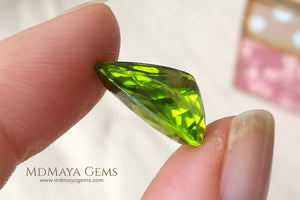 Top Fire Natural Green Peridot Gemstone Pear Cut 7.99 ct