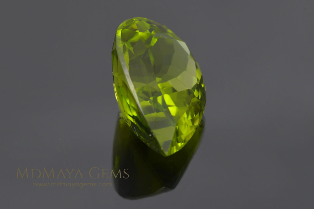 Top Fire Natural Green Peridot Gemstone Pear Cut 7.99 ct