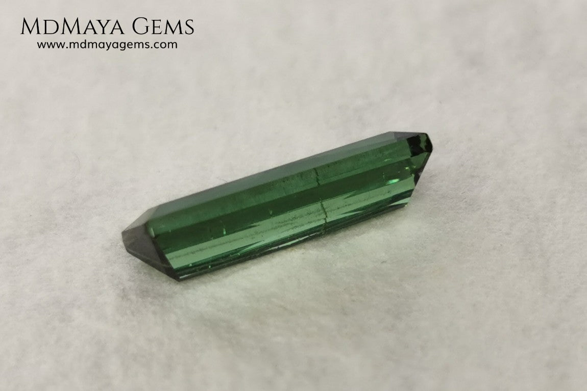 Bright Blue Green Tourmaline. 1.71 ct. Baguette cut. This beautiful gemstone shows a vivid green color, it will look perfect in any piece of jewelry, and the best, its price!. Don't miss it.