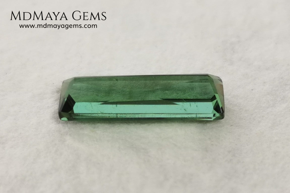 Bright Blue Green Tourmaline. 1.71 ct. Baguette cut. This beautiful gemstone shows a vivid green color, it will look perfect in any piece of jewelry, and the best, its price!. Don't miss it.