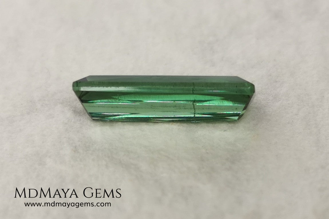 Bright Blue Green Tourmaline. 1.71 ct. Baguette cut. This beautiful gemstone shows a vivid green color, it will look perfect in any piece of jewelry, and the best, its price!. Don't miss it.