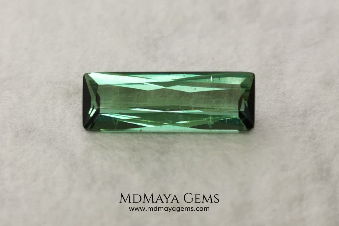 Bright Blue Green Tourmaline. 1.71 ct. Baguette cut. This beautiful gemstone shows a vivid green color, it will look perfect in any piece of jewelry, and the best, its price!. Don't miss it.