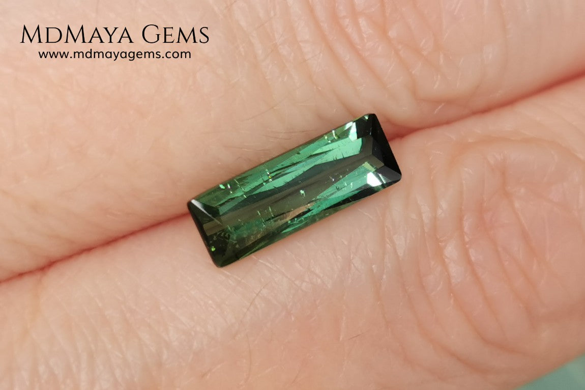 Bright Blue Green Tourmaline. 1.71 ct. Baguette cut. This beautiful gemstone shows a vivid green color, it will look perfect in any piece of jewelry, and the best, its price!. Don't miss it.