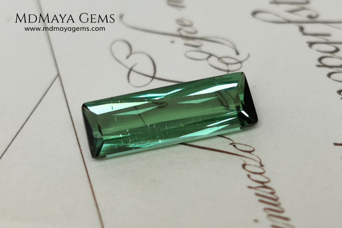 Bright Blue Green Tourmaline. 1.71 ct. Baguette cut. This beautiful gemstone shows a vivid green color, it will look perfect in any piece of jewelry, and the best, its price!. Don't miss it.