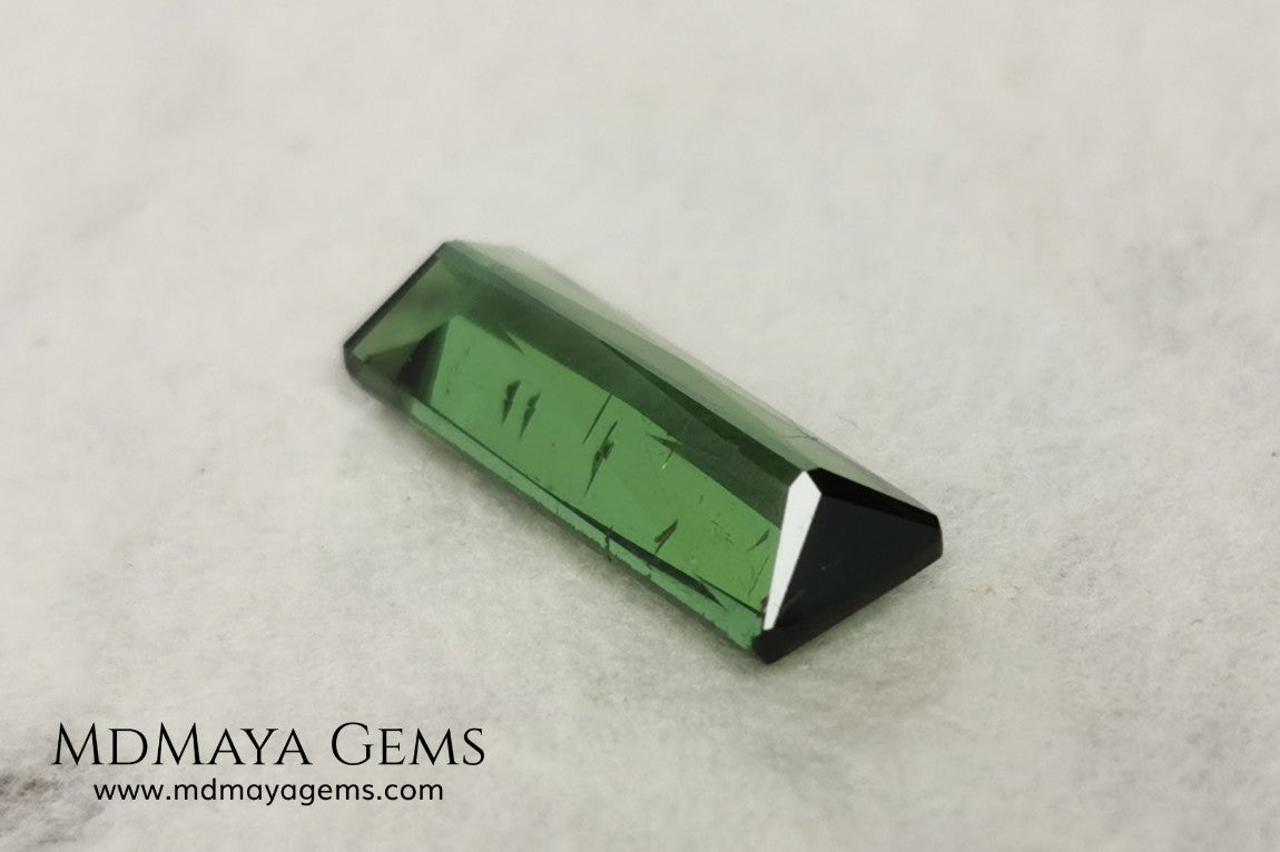 Bright Blue Green Tourmaline. 1.71 ct. Baguette cut. This beautiful gemstone shows a vivid green color, it will look perfect in any piece of jewelry, and the best, its price!. Don't miss it.