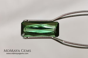 Green Tourmaline. 2.74 ct. Baguette cut. This elongated green stone shows a vivid and bright color. Its behavior under any type of light is marvelous, this pretty gem will look perfect in any kind of jewelry.