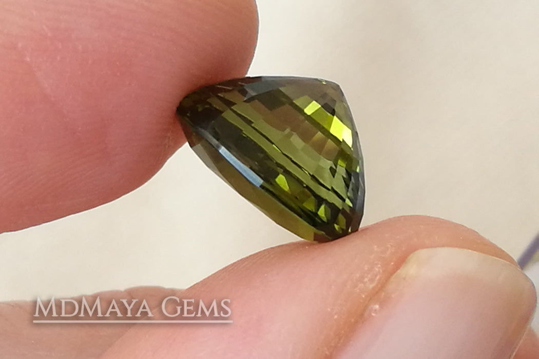 Stunning Green Tourmaline 4.49 ct from Mozambique (under daylight)
