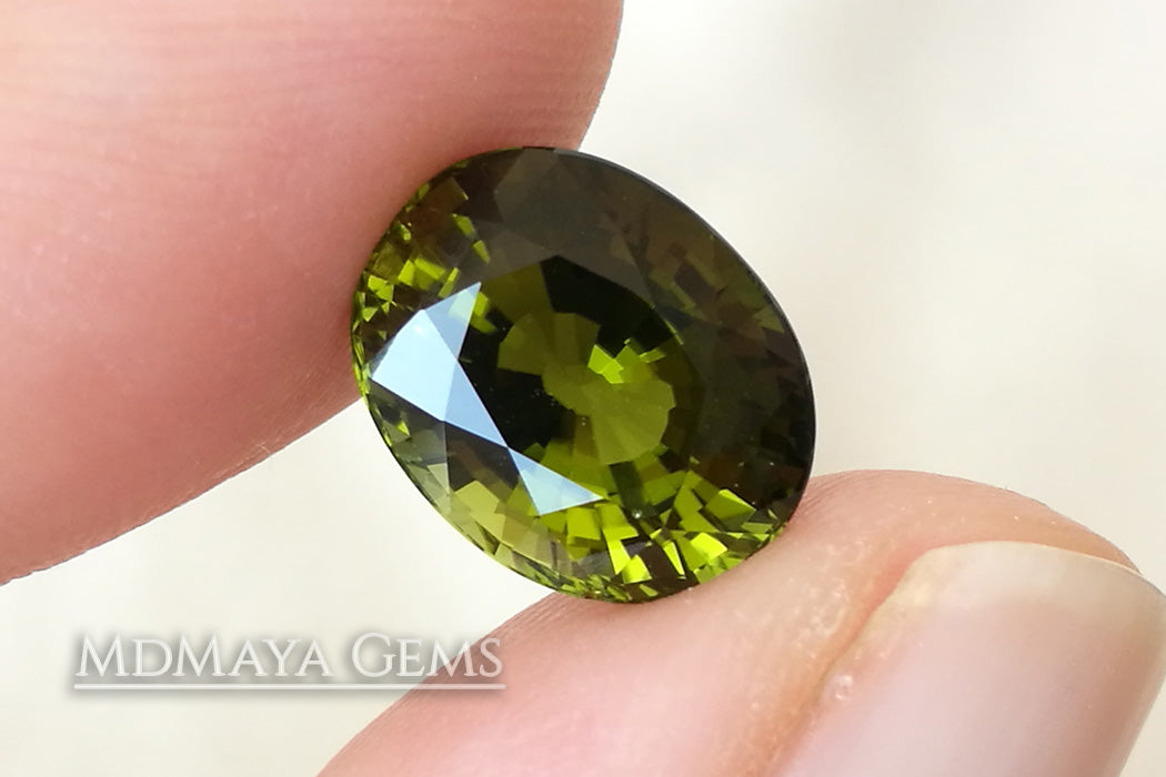 Stunning Green Tourmaline 4.49 ct from Mozambique (under daylight)