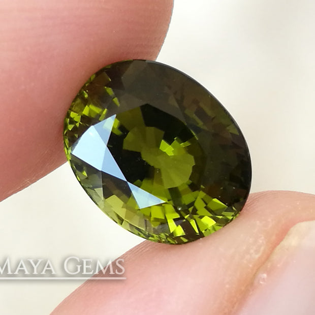 Stunning Green Tourmaline 4.49 ct from Mozambique (under daylight)