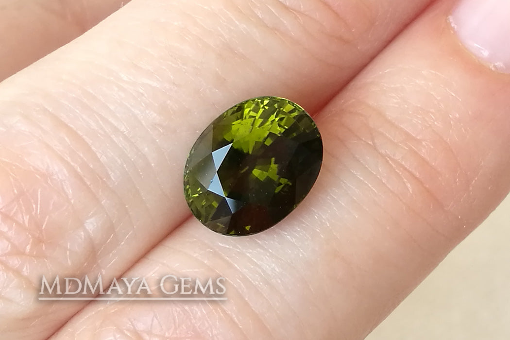 Stunning Green Tourmaline 4.49 ct from Mozambique (under daylight)
