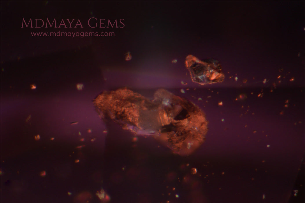 Large dark grayish reddish purple Spinel 5.30 ct under microscope, solid inclusions