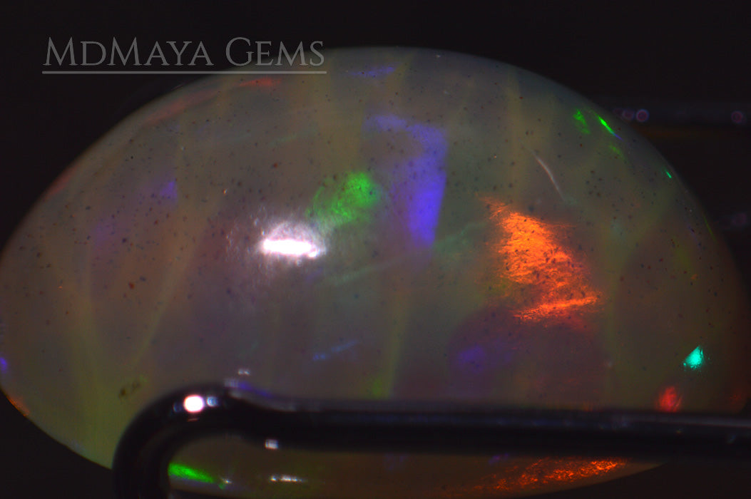 Marvellous Welo Opal 1.10 ct under microscope