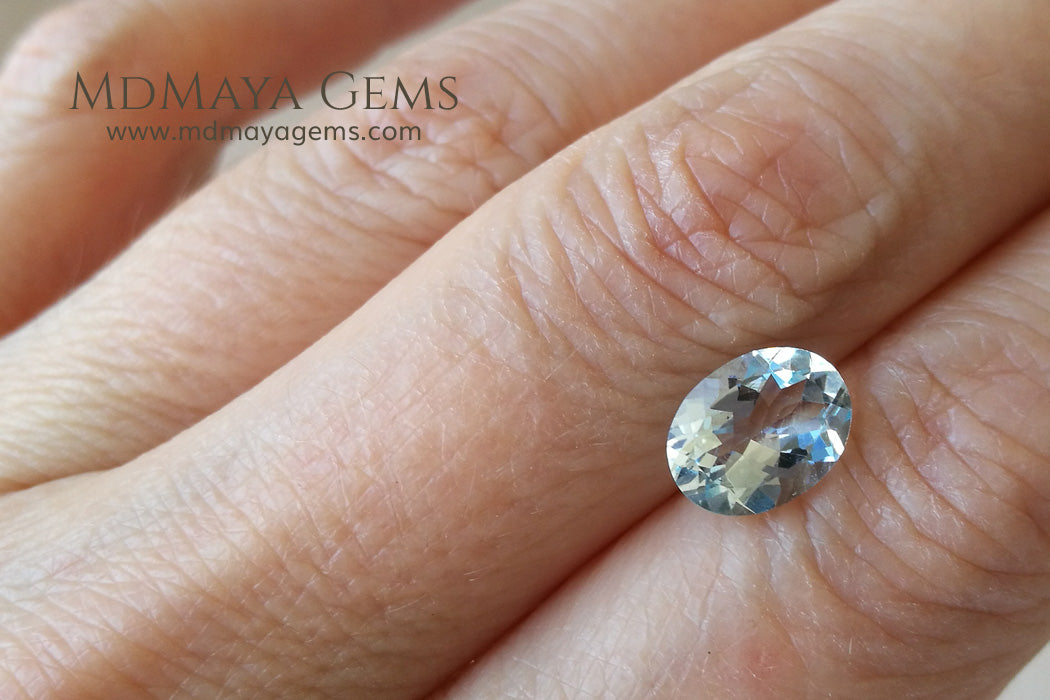 Very cute small blue Aquamarine Oval cut 1.33 ct